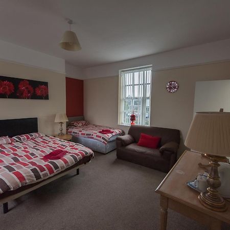The Rodney Hotel Warrington Buitenkant foto