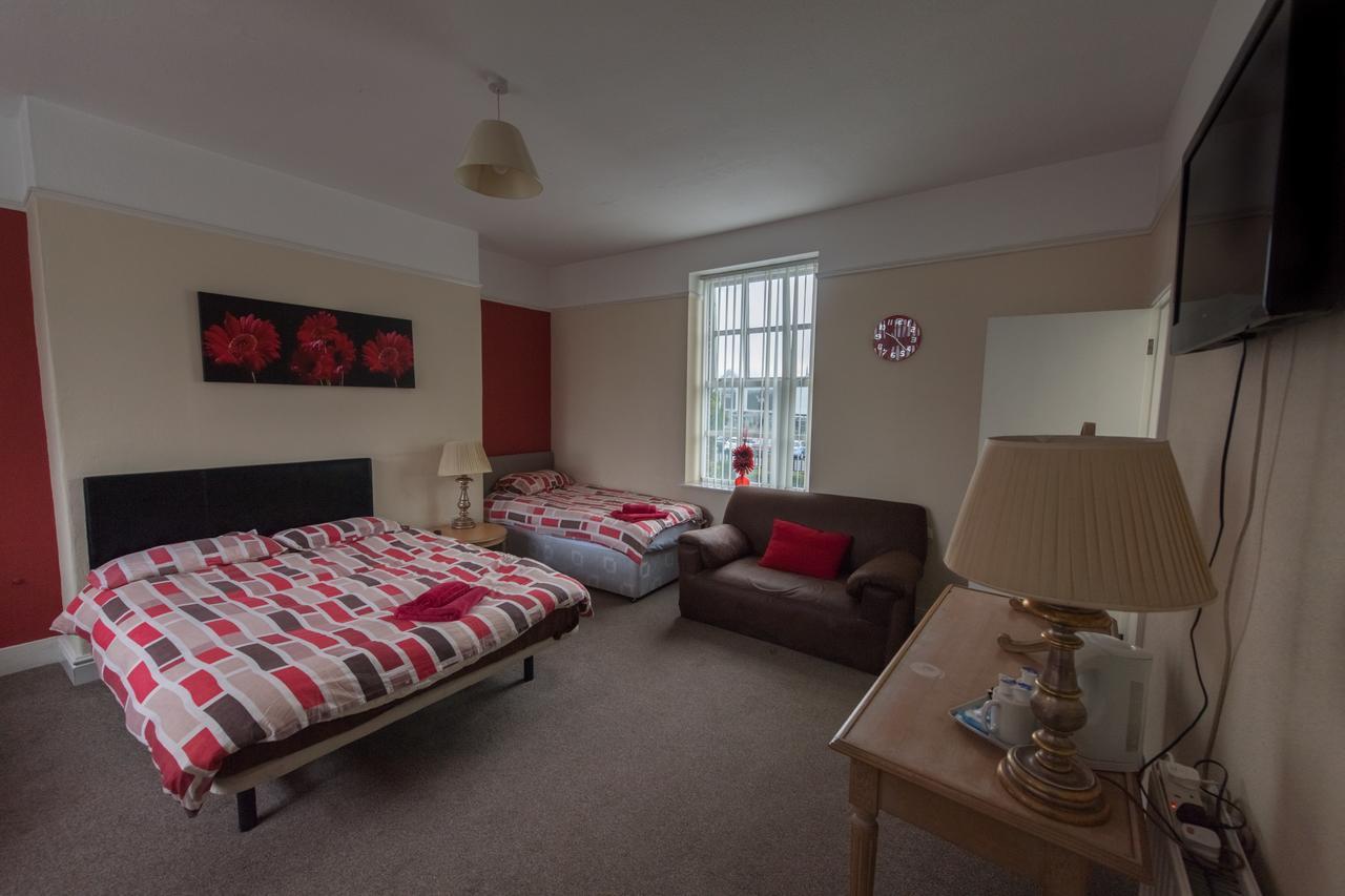 The Rodney Hotel Warrington Buitenkant foto