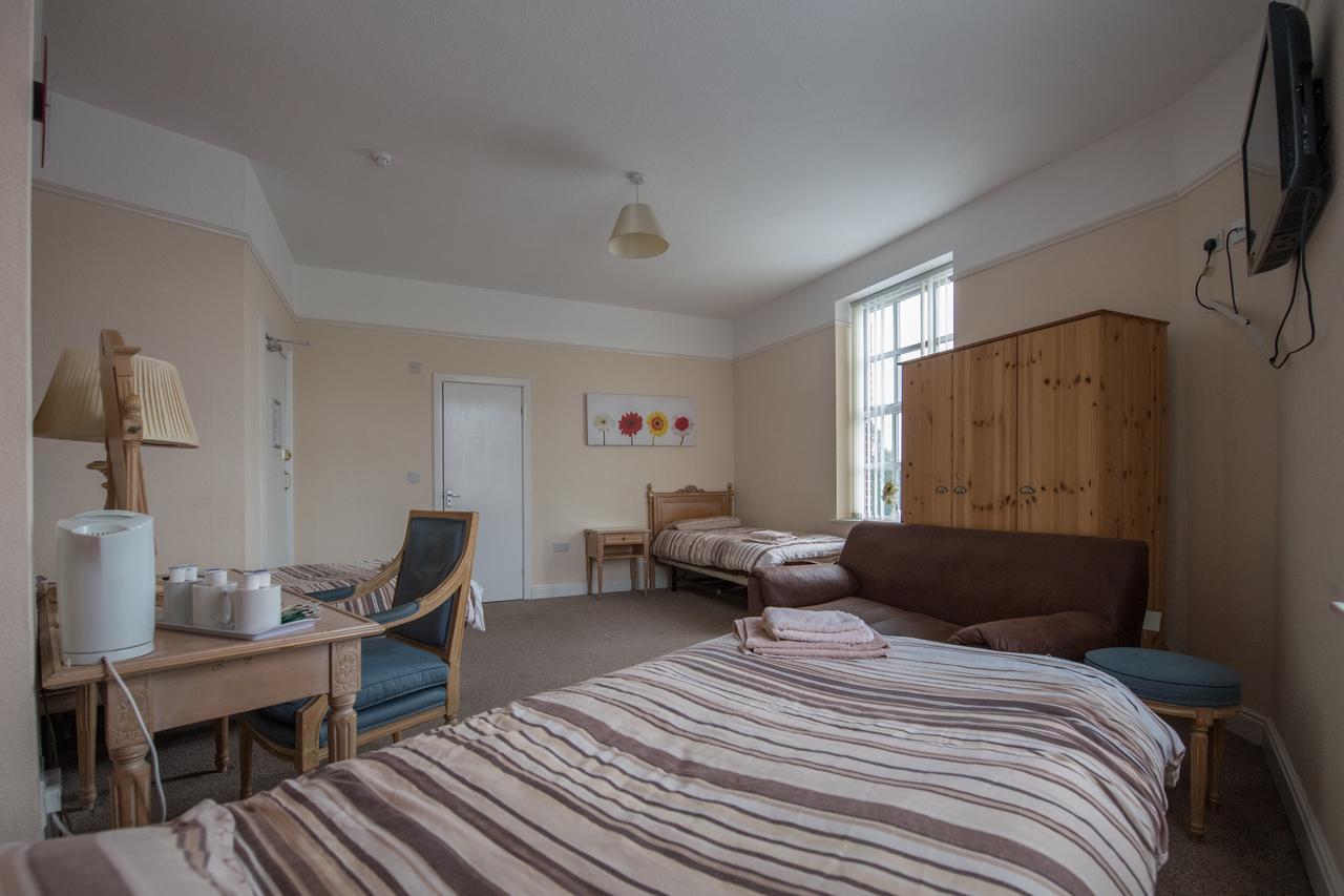The Rodney Hotel Warrington Buitenkant foto