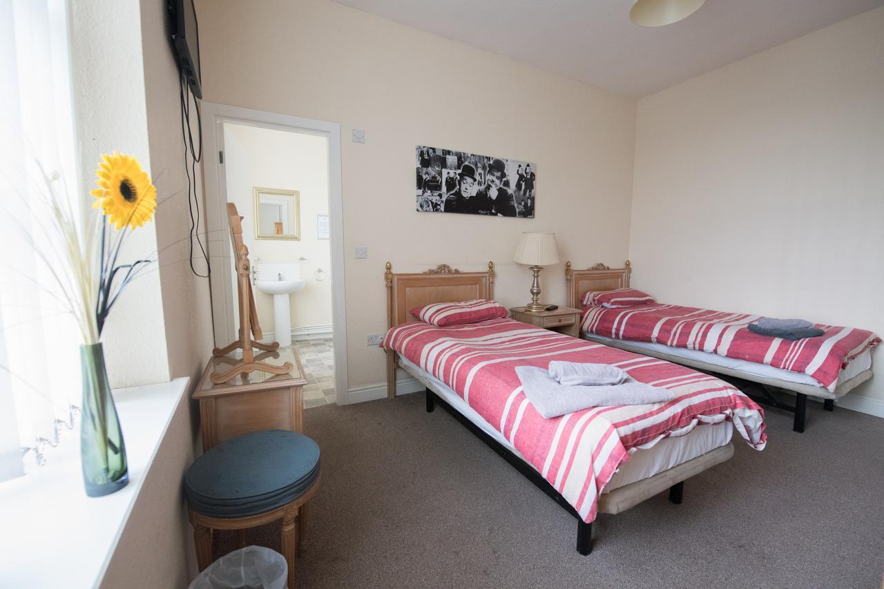 The Rodney Hotel Warrington Buitenkant foto