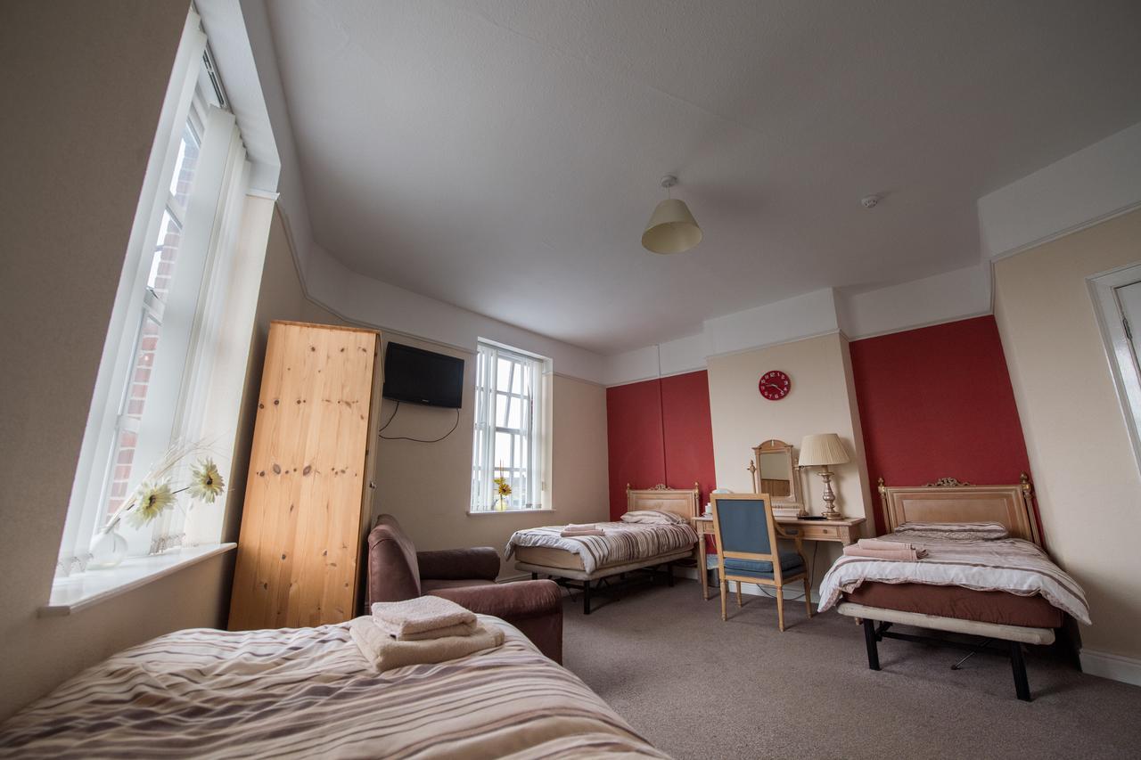 The Rodney Hotel Warrington Buitenkant foto