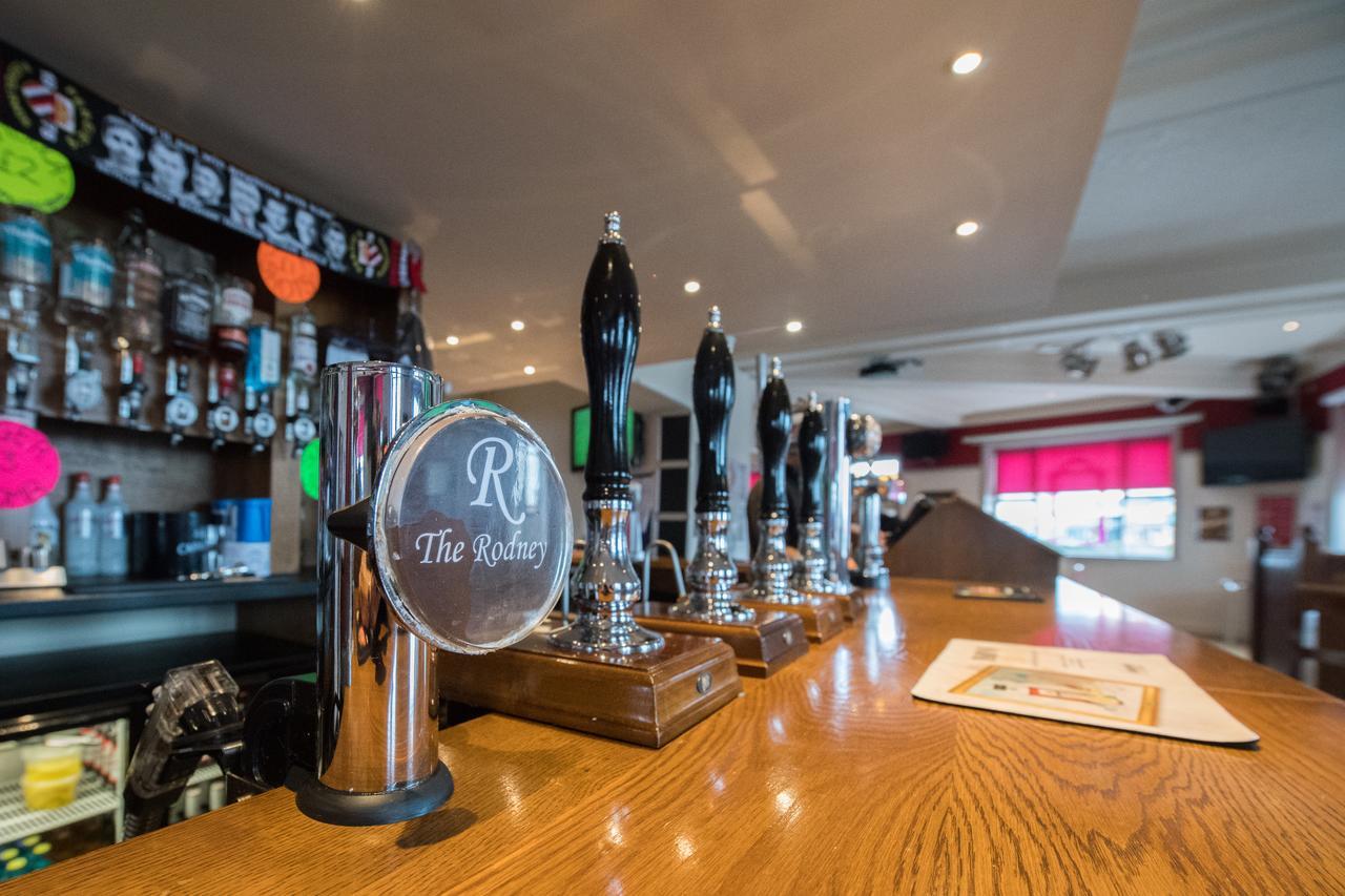 The Rodney Hotel Warrington Buitenkant foto