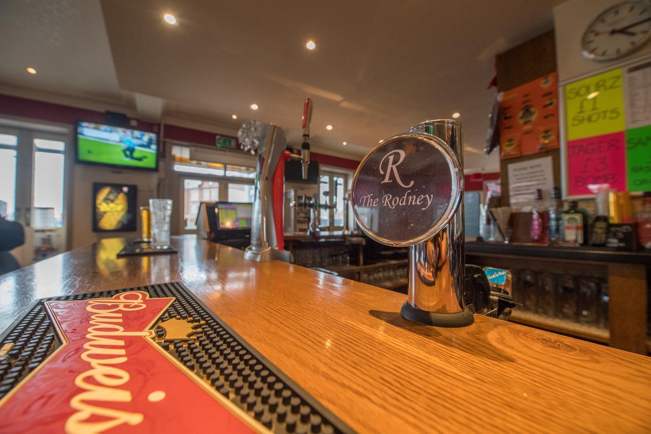 The Rodney Hotel Warrington Buitenkant foto